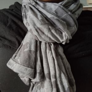 3/$20 Old Navy Neck Scarf